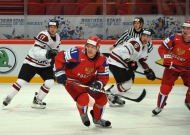 Malkin shines when Russia beats Latvia
